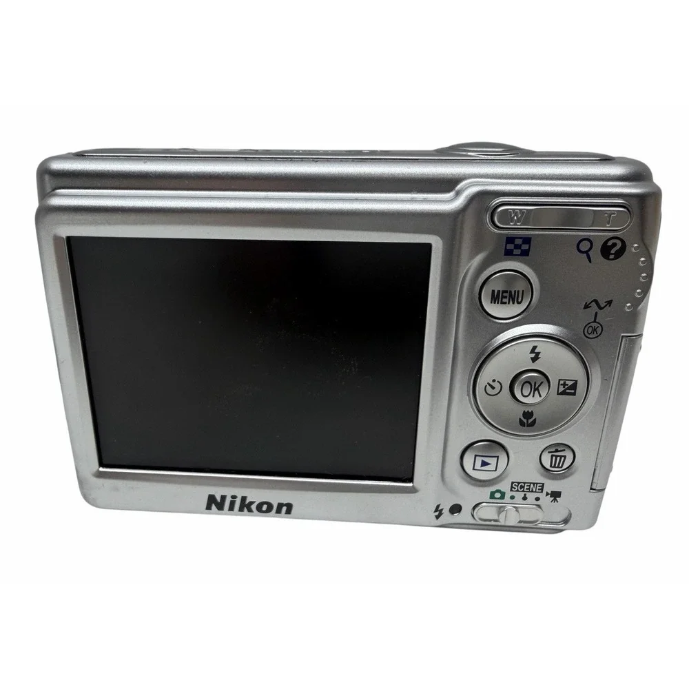 Nikon COOLPIX L12 7.1MP Digital Camera Silver Parts Repair Powers On Read